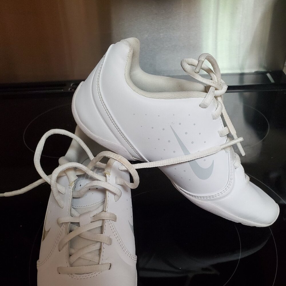 Nike Sideline Cheer Shoes, size 5